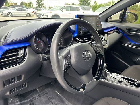 Used 2020 Toyota C-HR XLE FWD image 11