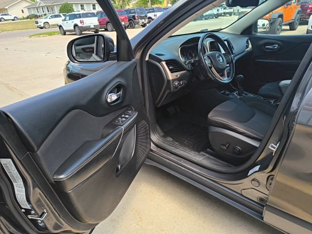 Used 2015 Jeep Cherokee Latitude w/ Comfort/Convenience Group AWD/4WD image 10