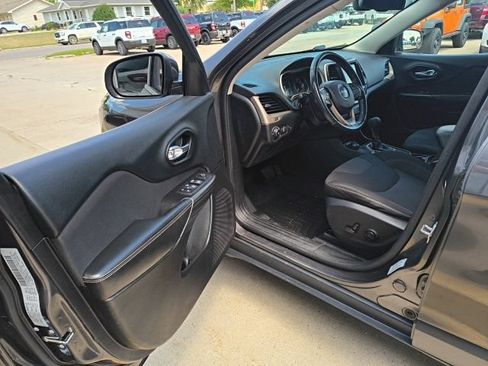 Used 2015 Jeep Cherokee Latitude w/ Comfort/Convenience Group AWD/4WD image 10