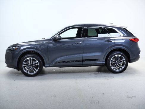 Used 2025 Audi Q5 Premium w/ Convenience Package AWD/4WD image 10