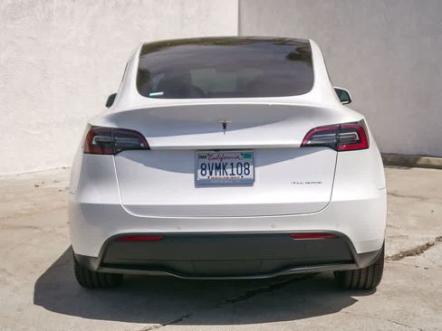 Used 2021 Tesla Model Y Long Range AWD/4WD image 8