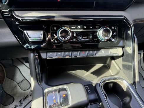 Used 2023 GMC Sierra 1500 AT4 w/ Technology Package image 27