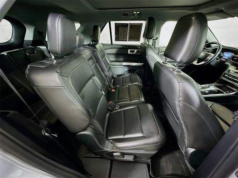 Used 2022 Ford Explorer XLT w/ Equipment Group 202A image 11