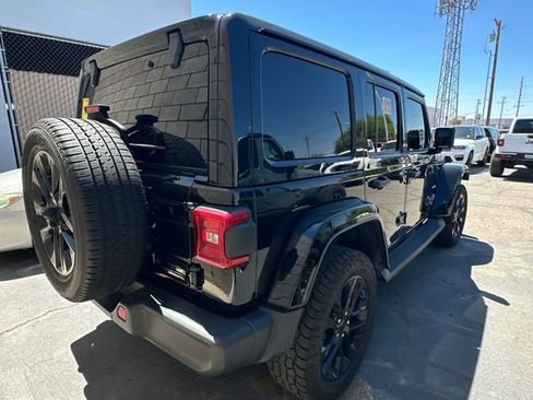 Used 2023 Jeep Wrangler Unlimited Sahara w/ Cold Weather Group AWD/4WD image 4