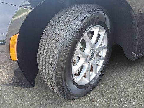 Certified 2023 Chrysler Voyager LX FWD image 33