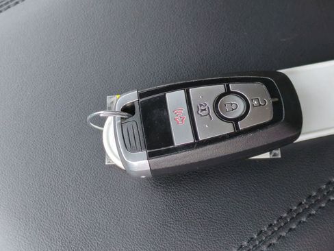 Used 2023 Ford Explorer XLT AWD/4WD image 35