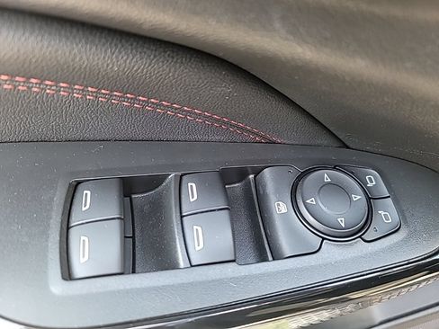 Used 2024 Chevrolet Trax RS w/ Sunroof Package FWD image 9