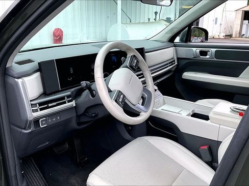 Used 2025 Hyundai Santa Fe SEL FWD image 16