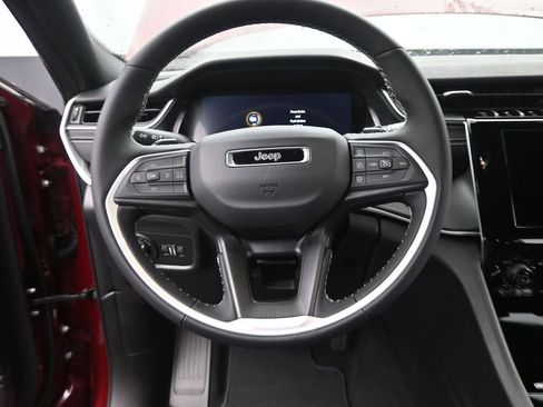 New 2025 Jeep Grand Cherokee Altitude image 27