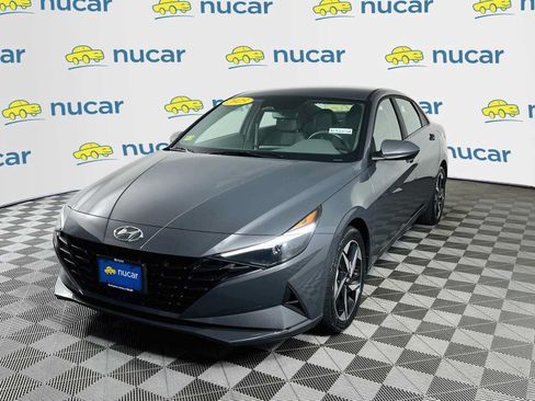 Certified 2023 Hyundai Elantra SEL w/ Convenience Package FWD image 3
