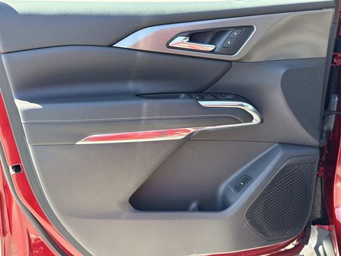 Used 2024 Chevrolet Traverse LT w/ LPO, Floor Liner Package FWD image 18