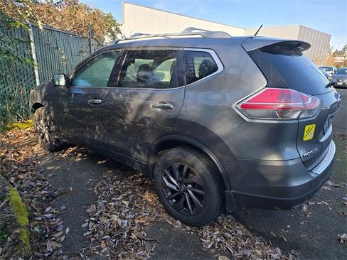 Used 2016 Nissan Rogue SL w/ SL Premium Package image 4