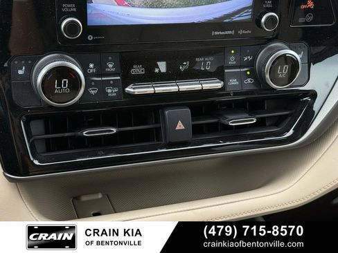 Used 2022 Toyota Highlander XLE FWD image 16