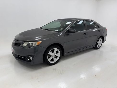 Used 2014 Toyota Camry SE FWD image 5