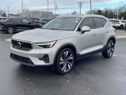 Certified 2023 Volvo XC40 B5 Ultimate w/ Climate Package image 3