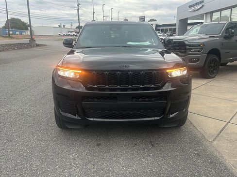 New 2025 Jeep Grand Cherokee L Altitude AWD/4WD image 2