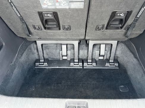 Used 2024 Kia Carnival LX FWD image 16