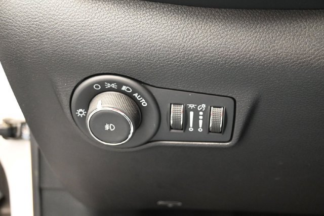 Used 2025 Jeep Compass Trailhawk AWD/4WD image 29
