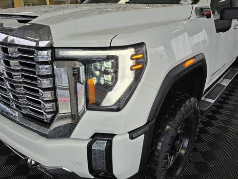 Used 2025 GMC Sierra 3500 Denali w/ Denali Reserve Package image 10
