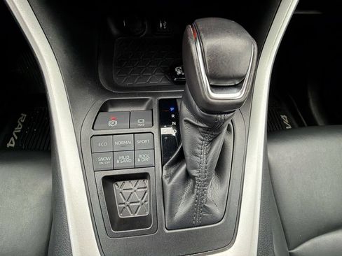 Used 2019 Toyota RAV4 XLE Premium w/ Cold Weather Package AWD/4WD image 25