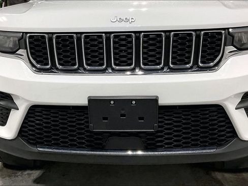 Used 2024 Jeep Grand Cherokee Laredo RWD image 35
