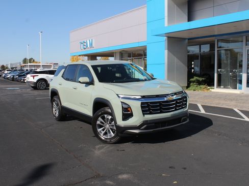 New 2026 Chevrolet Equinox LT image 2