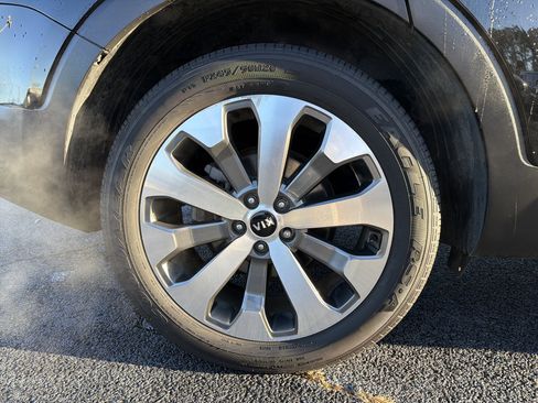 Used 2021 Kia Telluride EX w/ EX Premium Package image 18