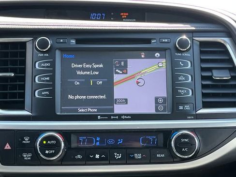 Used 2018 Toyota Highlander XLE AWD/4WD image 22