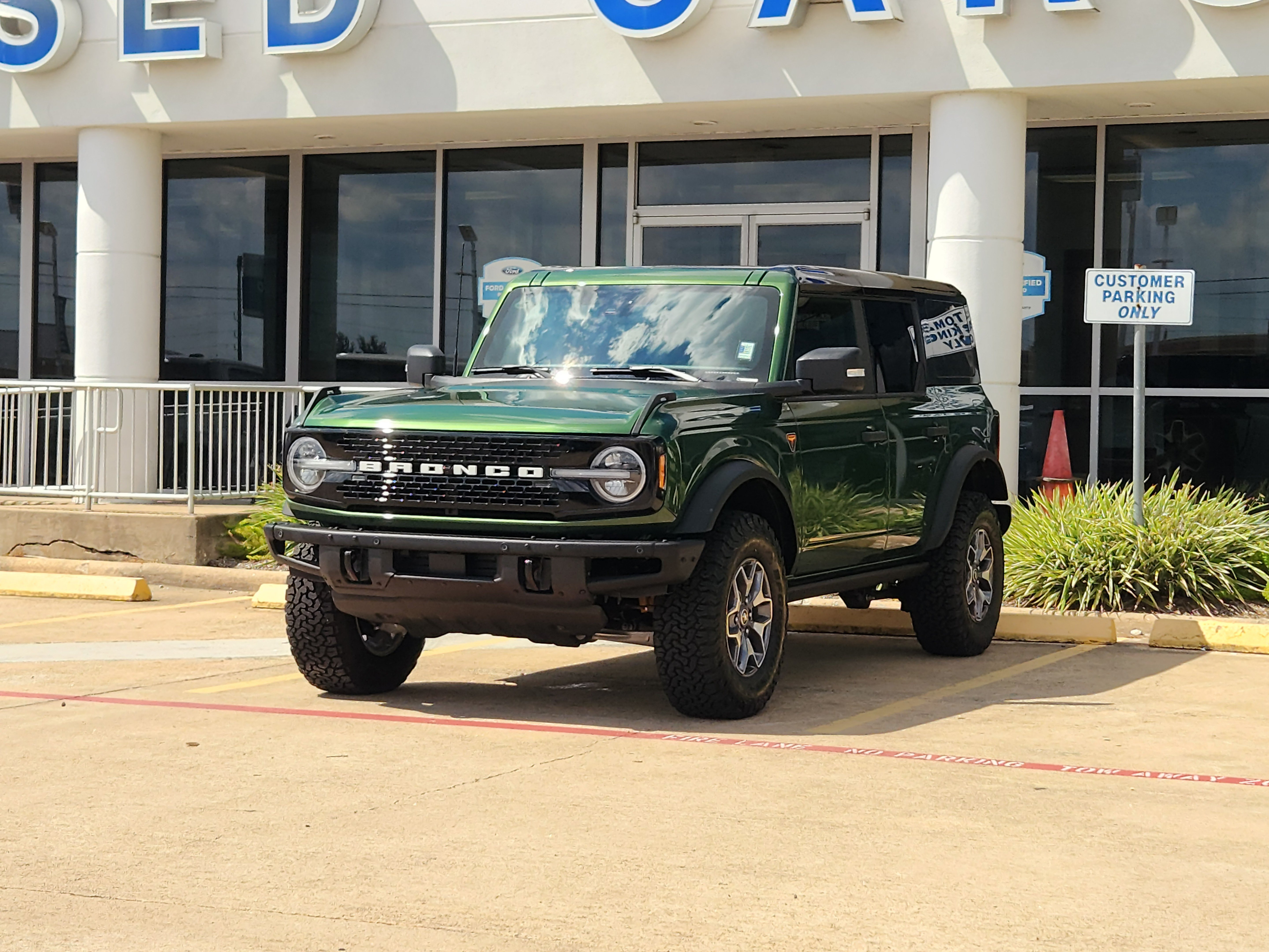 Used 2025 Ford Bronco Badlands AWD/4WD image 2