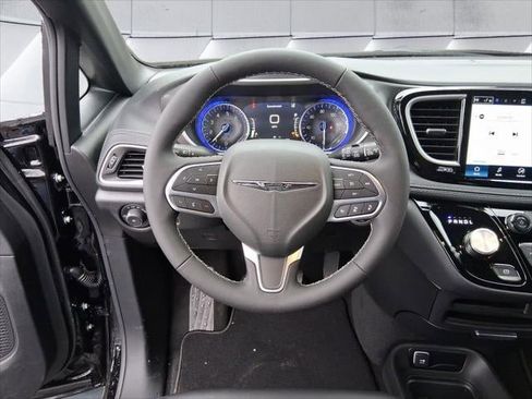 New 2026 Chrysler Pacifica Select image 29