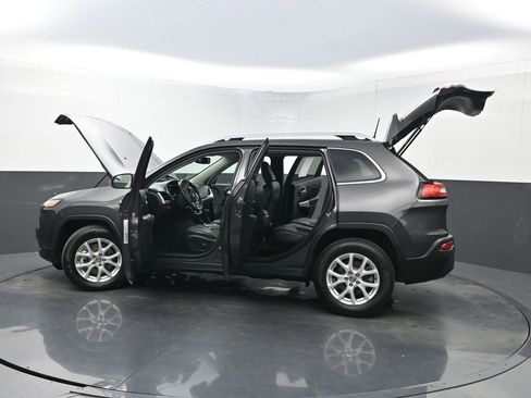 Used 2018 Jeep Cherokee Latitude Plus image 32