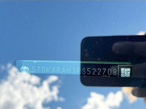 Used 2023 Toyota Highlander XLE w/ Protection Package #3 (TMS) FWD image 33