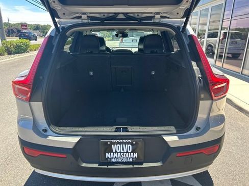 Used 2025 Volvo XC40 B5 Core AWD/4WD image 11