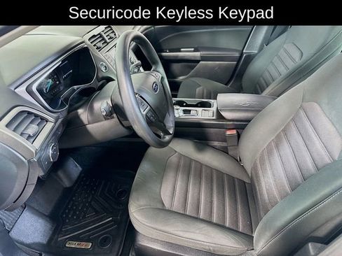 Used 2017 Ford Fusion SE FWD image 9