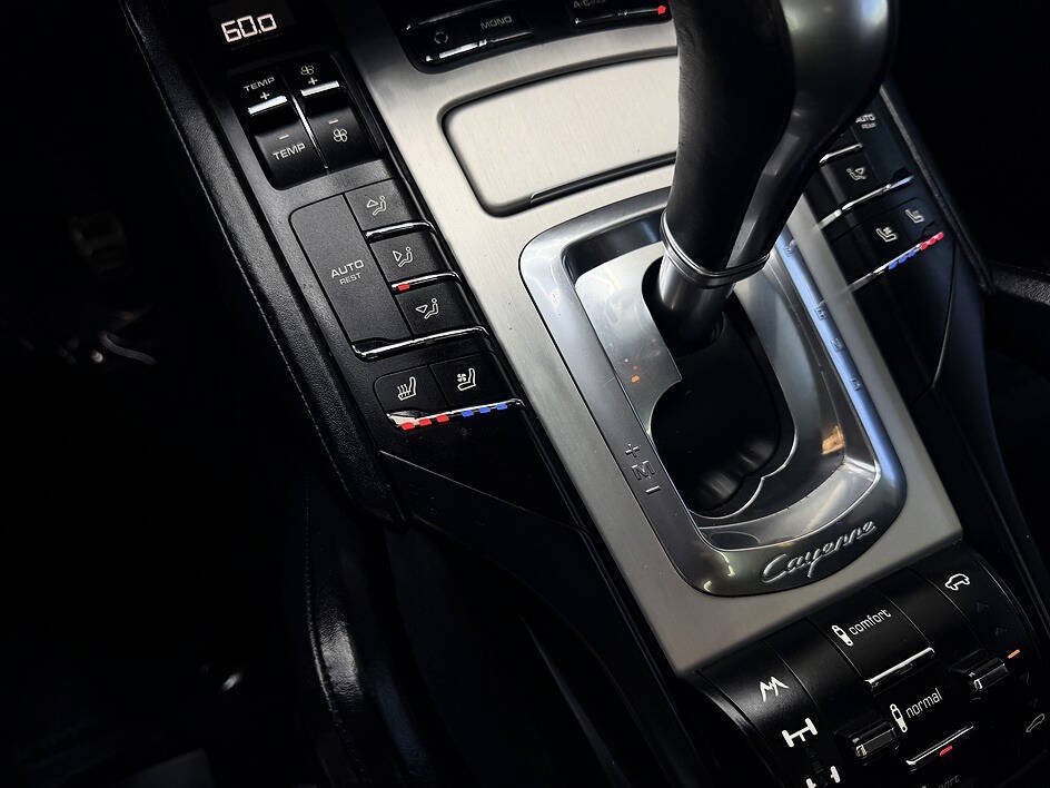 Used 2012 Porsche Cayenne Turbo AWD/4WD image 15