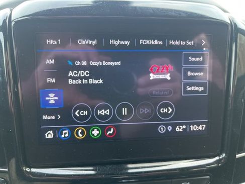 Used 2023 Chevrolet Traverse LT FWD image 28