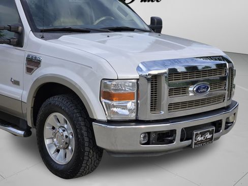 Used 2010 Ford F250 Lariat RWD image 32