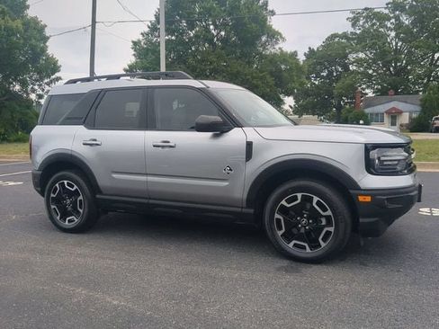 Used 2023 Ford Bronco Sport Outer Banks w/ Tech Package AWD/4WD image 2