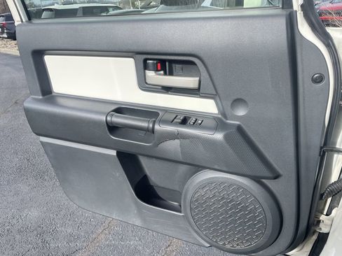 Used 2014 Toyota FJ Cruiser 4WD w/ Upgrade Package image 17