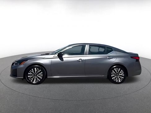 Used 2025 Nissan Altima 2.5 SV image 15