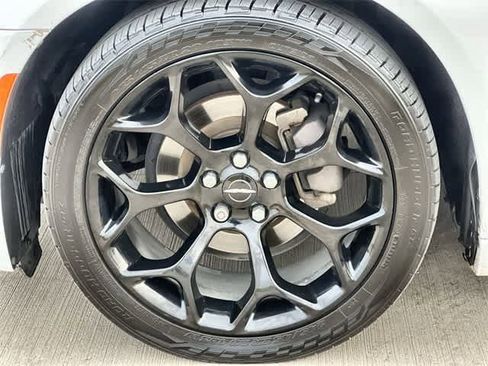 Used 2018 Chrysler 300 S image 9