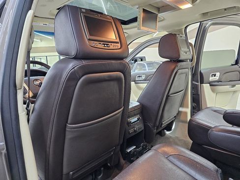 Used 2014 Cadillac Escalade Platinum image 25