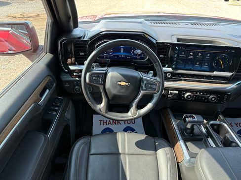 Used 2023 Chevrolet Silverado 1500 High Country w/ High Country Premium Package AWD/4WD image 9