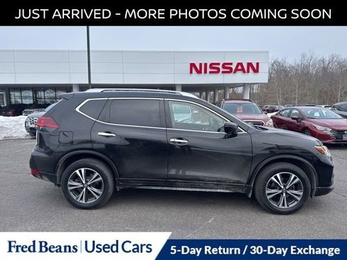 Certified 2019 Nissan Rogue SV w/ Premium Package image 9