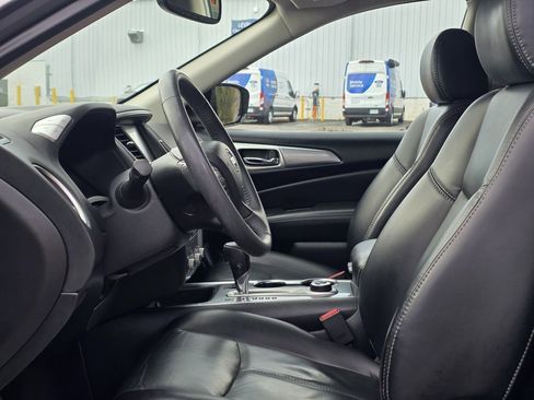 Used 2017 Nissan Pathfinder SL image 18