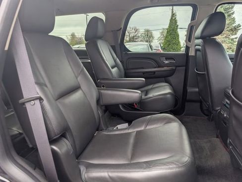 Used 2013 Cadillac Escalade Luxury image 20