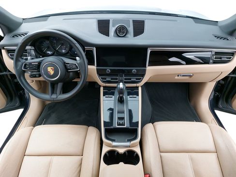Used 2022 Porsche Macan image 11