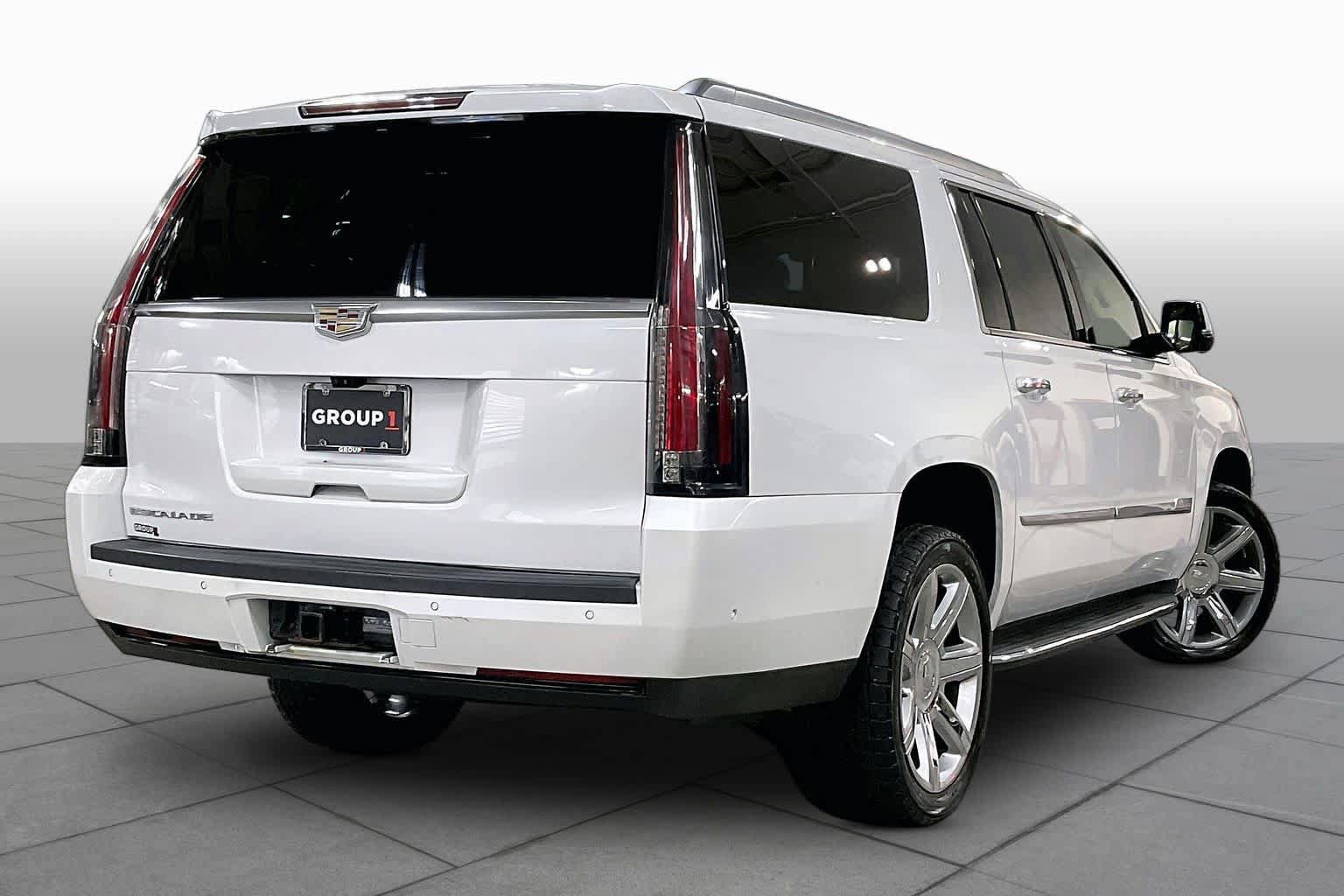 Used 2019 Cadillac Escalade ESV Luxury AWD/4WD image 13