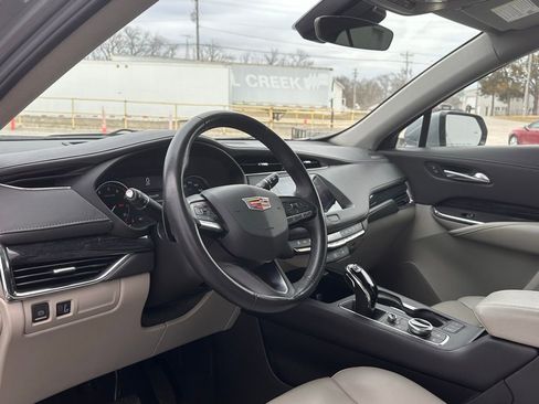 Used 2023 Cadillac XT4 Premium Luxury image 10
