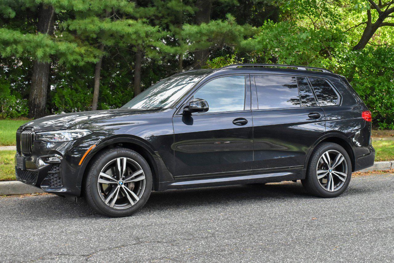 Used 2021 BMW X7 xDrive40i w/ M Sport Package AWD/4WD image 2